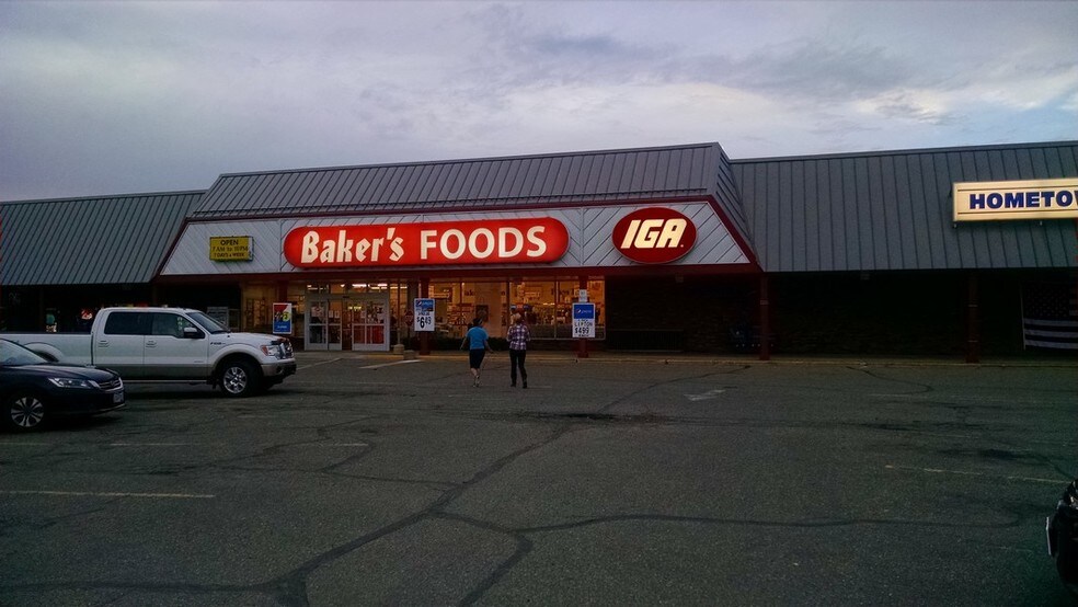 More Photos Of 300-499 Downtowner Plz, Coshocton General Retail For Sale