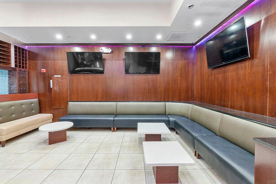 More Photos Of 401 W Atlantic Ave, Delray Beach Storefront Retail Office For Sale