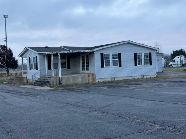 More Photos Of 1592 N 30th Rd, Ottawa Warehouse For Sale