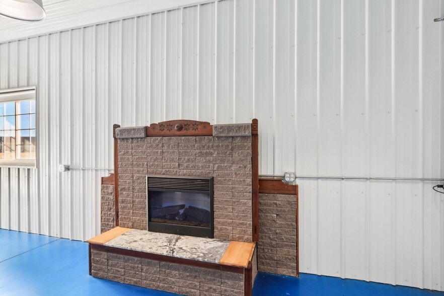 More Photos Of 680 Enterprise Dr, Lake Mills Freestanding For Lease