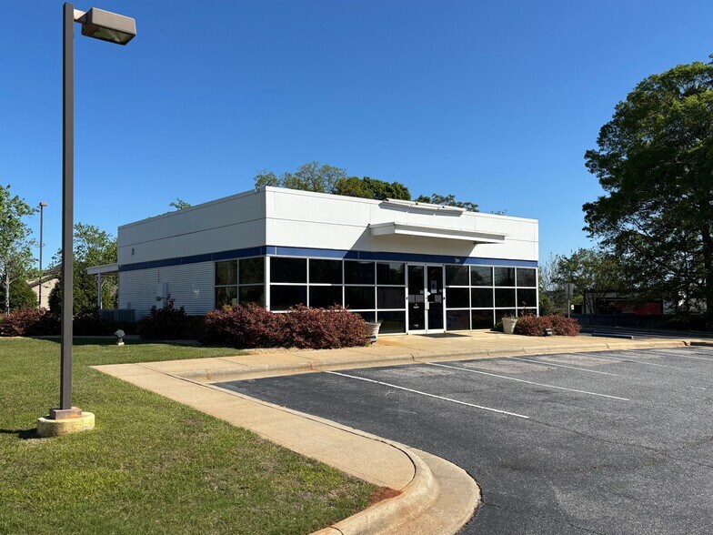 Primary Photo Of 1433 Opelika Rd, Auburn Bank For Lease