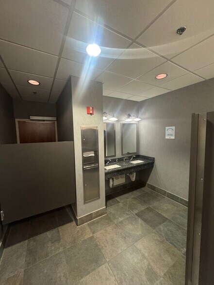 More Photos Of 4660 Kenmore Ave, Alexandria Medical For Lease