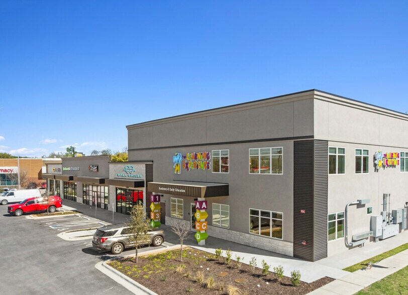More Photos Of 2201 Airport Blvd, Austin Storefront For Sale
