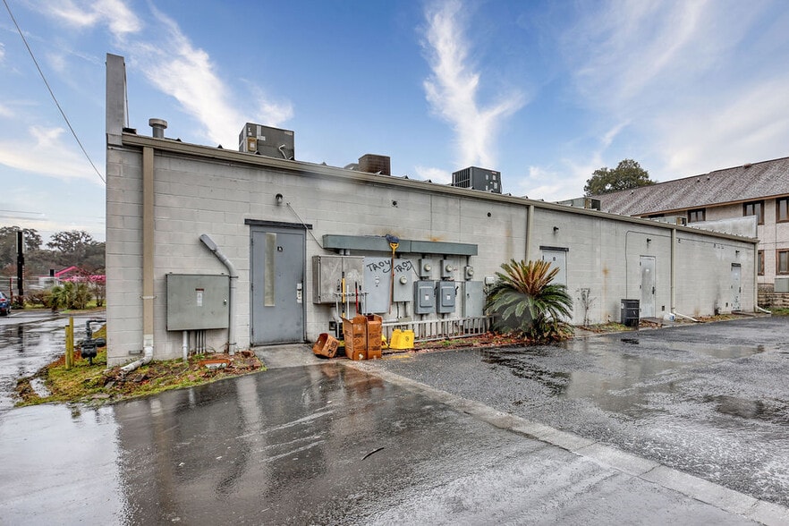 More Photos Of 10510 Abercorn St, Savannah Freestanding For Lease