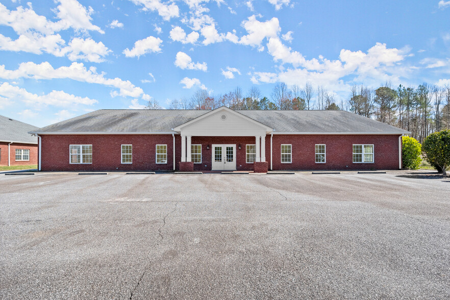 Primary Photo Of 135 Midway Dr, Cornelia Medical For Sale