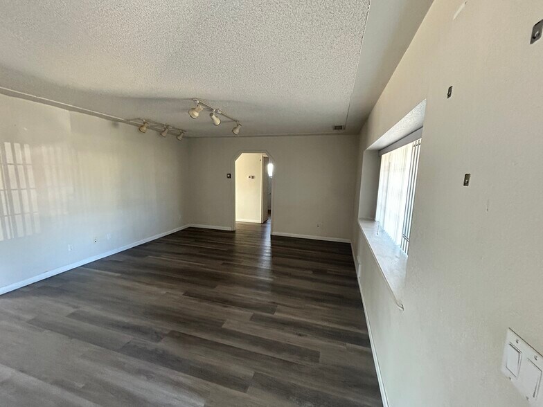 More Photos Of 3115 N Robert Rd, Prescott Valley Flex For Lease