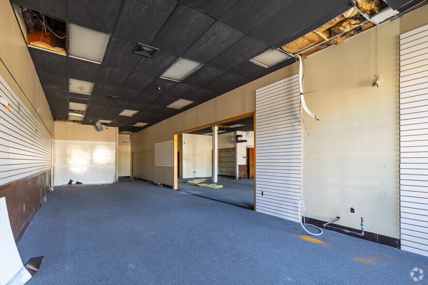 More Photos Of 297 Boston Post Rd, Wayland Storefront For Sale