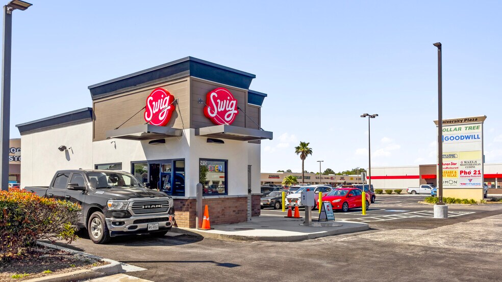 More Photos Of 2409-2469 Bay Area Blvd, Houston General Retail For Sale