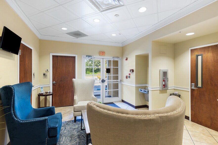 More Photos Of 467 Lake Howell Rd, Maitland Medical For Lease