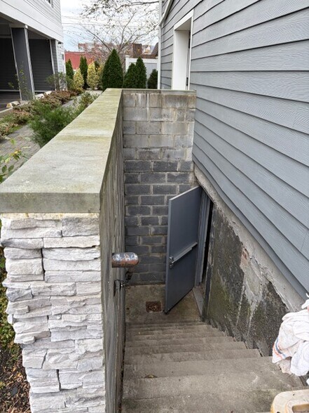 More Photos Of 155 Main St, Farmingdale General Retail For Lease