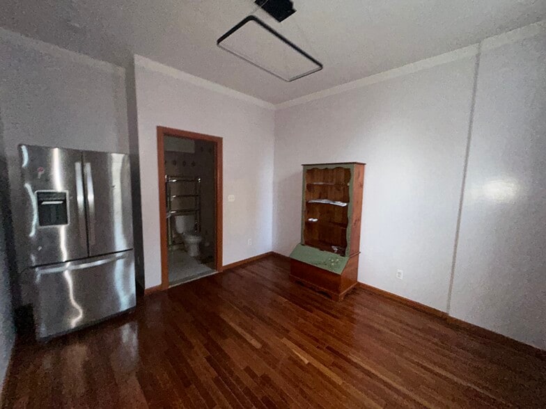 More Photos Of 590 Onderdonk Ave, Ridgewood Storefront Retail Residential For Lease