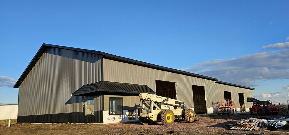 More Photos Of 2017 Industrial St, Tea Industrial For Lease