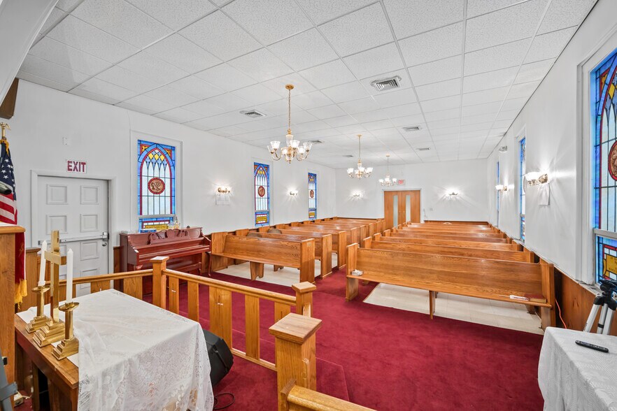More Photos Of 109 Roslyn Rd, Roslyn Heights Religious Facility For Lease