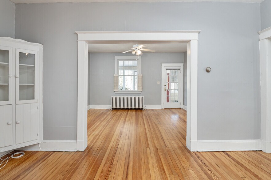 More Photos Of 13 Annapolis St, Annapolis Storefront Retail Office For Sale