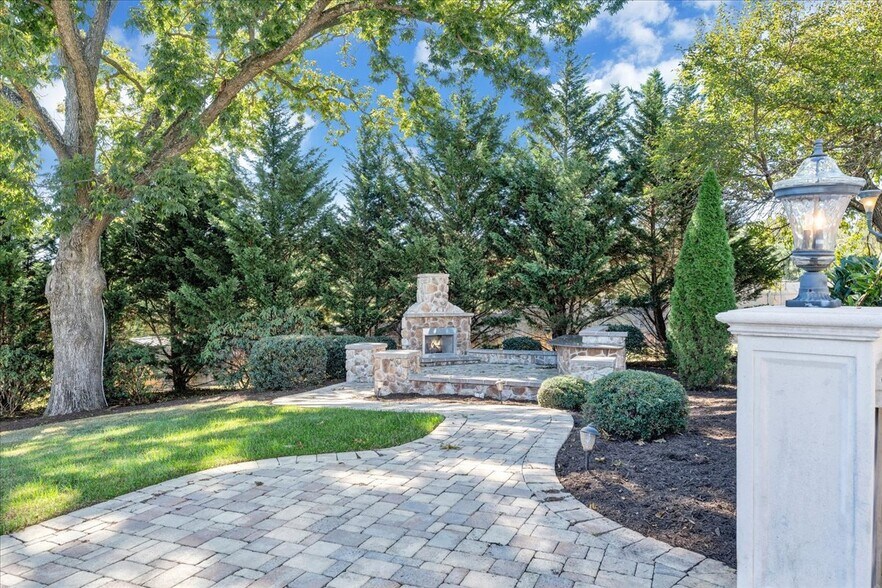 More Photos Of 812 E Main St, Bedford Lodge Meeting Hall For Sale