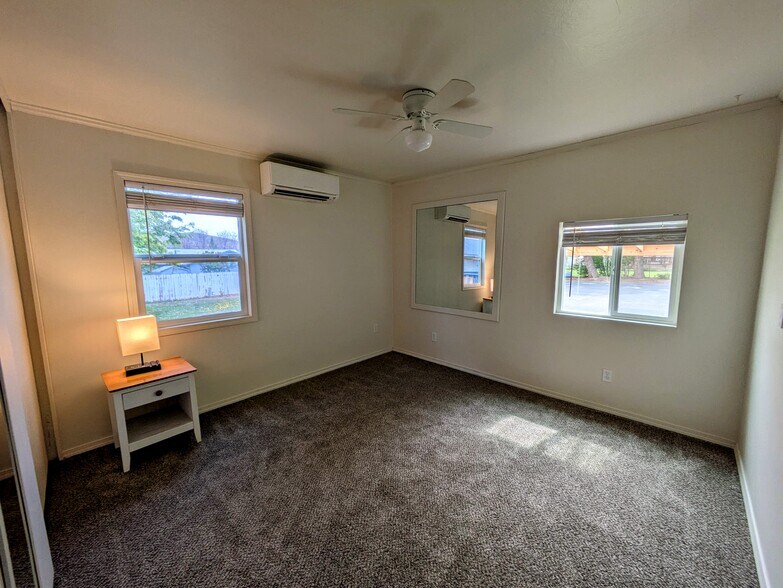 More Photos Of 616 Mill St, Maupin Hotel For Sale