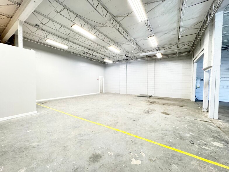 More Photos Of 3160 N 46th Ave, Saint Petersburg Warehouse For Sale