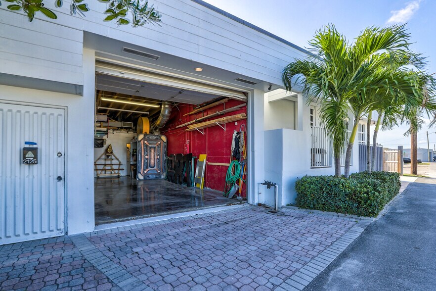 More Photos Of 2115-2145 SW 2nd Ave, Fort Lauderdale Showroom For Sale