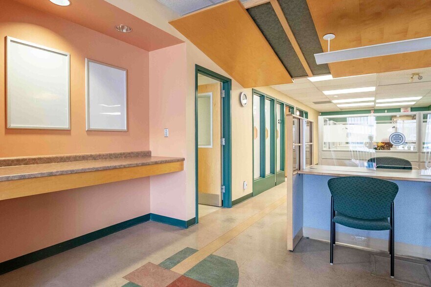 More Photos Of 29 Main St E, Chelmsford Office For Sale