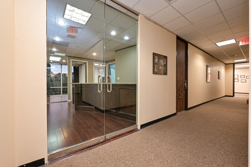 More Photos Of 5625 Cypress Creek Pky, Houston Office For Sale