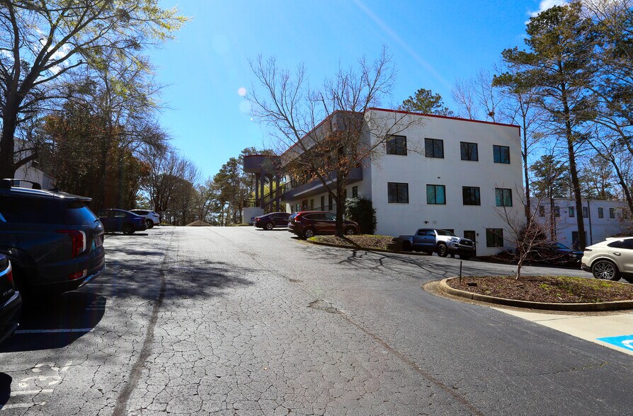 More Photos Of 1132 Hightower Trl, Atlanta Medical For Sale