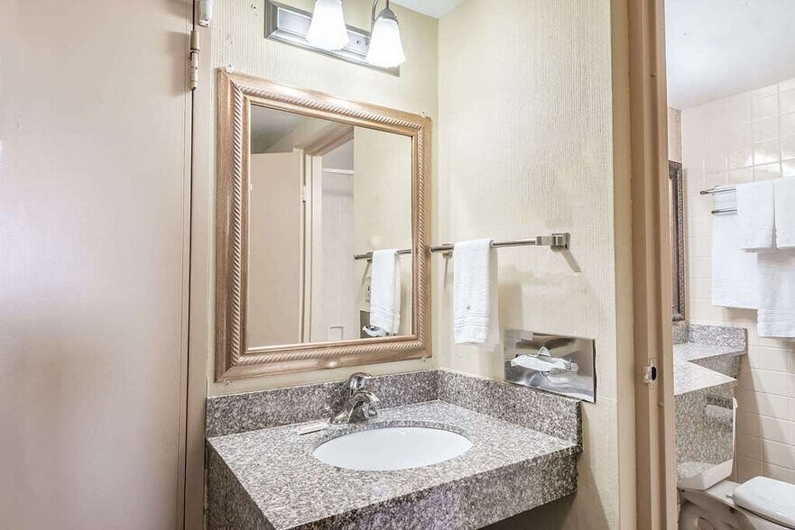 More Photos Of 1300 Youngstown Warren Rd, Niles Hotel For Sale