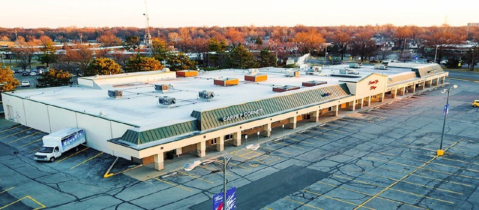 More Photos Of 8700-8726 Santa Fe Dr, Overland Park Unknown For Lease