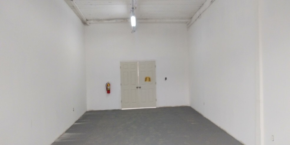 More Photos Of 60 Dickerson St, Newark Light Manufacturing For Lease