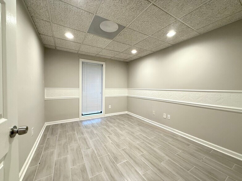 More Photos Of 11285 Elkins Rd, Roswell Office Residential For Lease