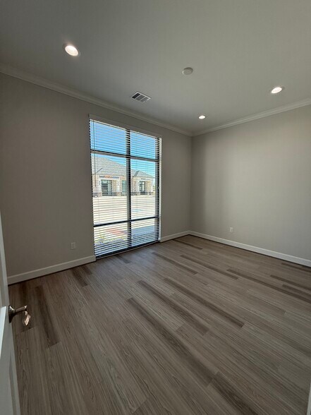 More Photos Of 1630 W Prosper Trl, Prosper Medical For Lease