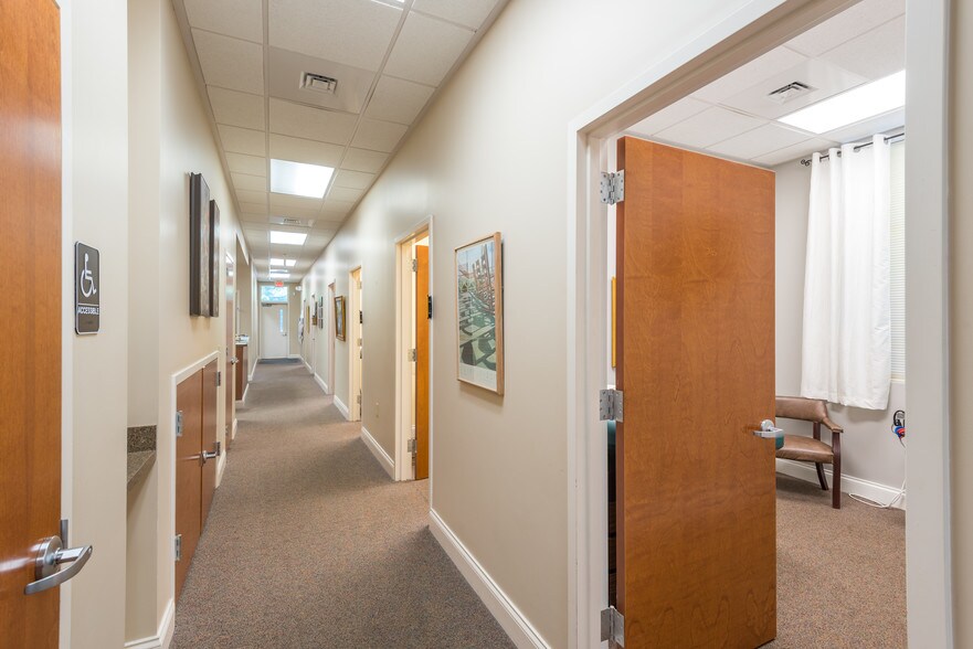 More Photos Of 897 Von Kolnitz Rd, Mount Pleasant Medical For Lease