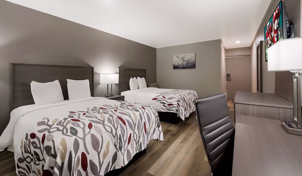 More Photos Of 203 N I-45, Madisonville Hotel For Sale