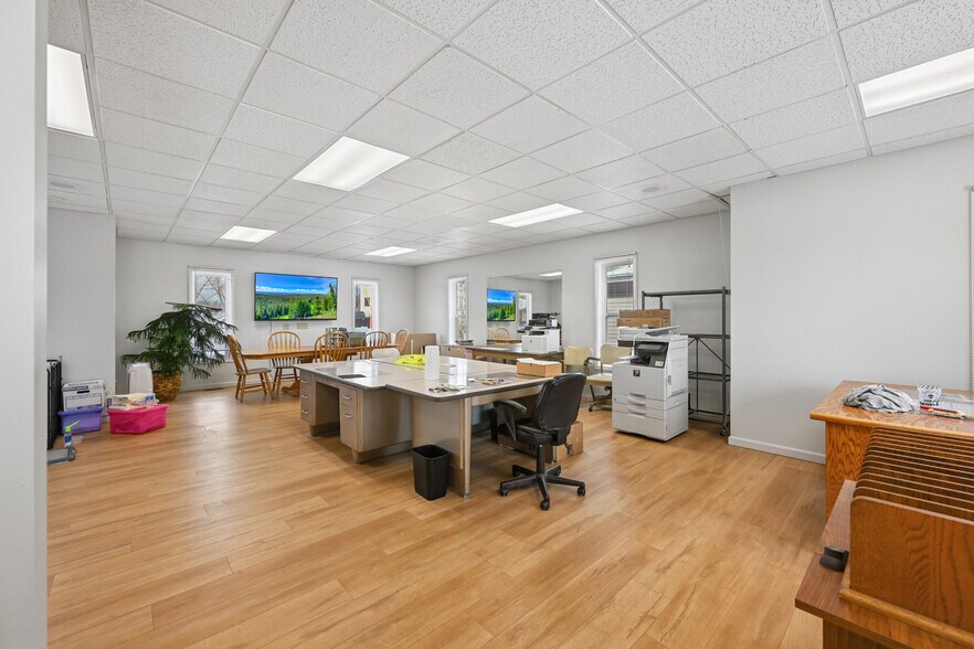 More Photos Of 2434 Commerce Blvd, Mound Office For Sale