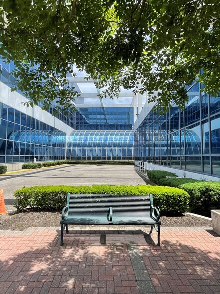 More Photos Of 200 Old Country Rd, Mineola Medical For Lease