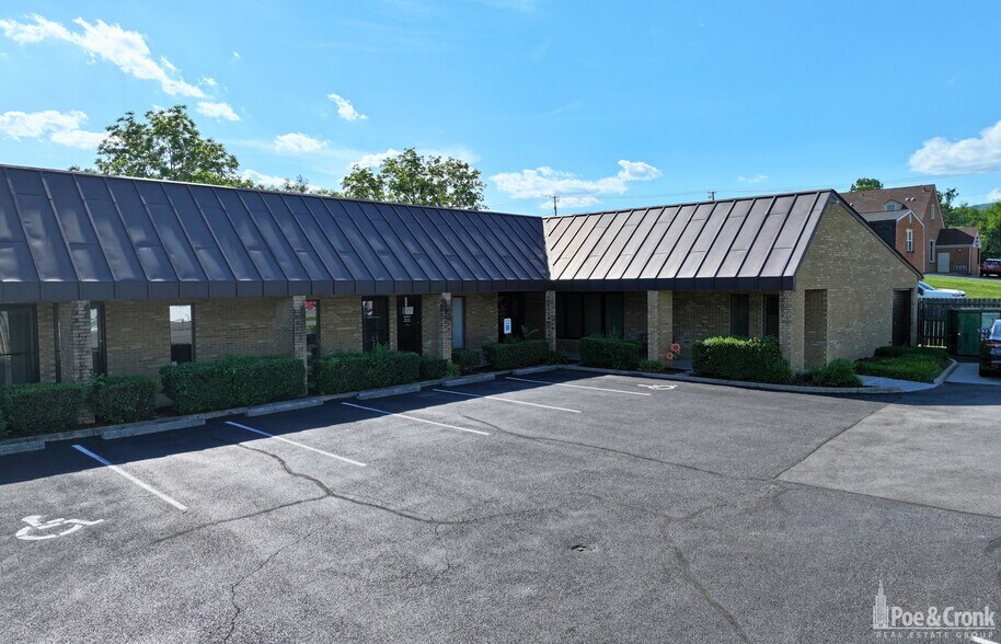 More Photos Of 7400 Sunnybrook Dr, Roanoke Medical For Sale