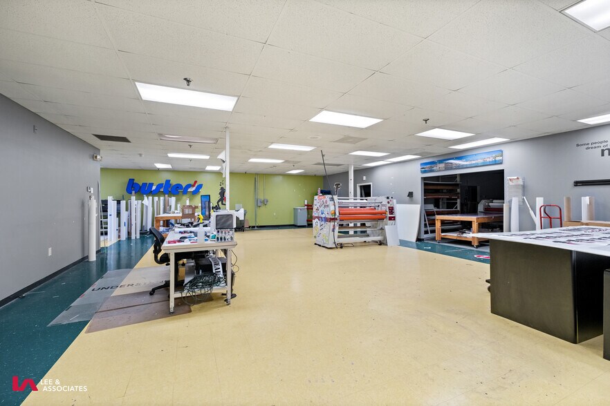 More Photos Of 5020-5072 Clark Howell Hwy, College Park Showroom For Lease