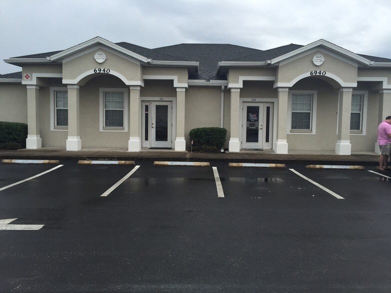 More Photos Of 6912 W Linebaugh Ave, Tampa Medical For Lease