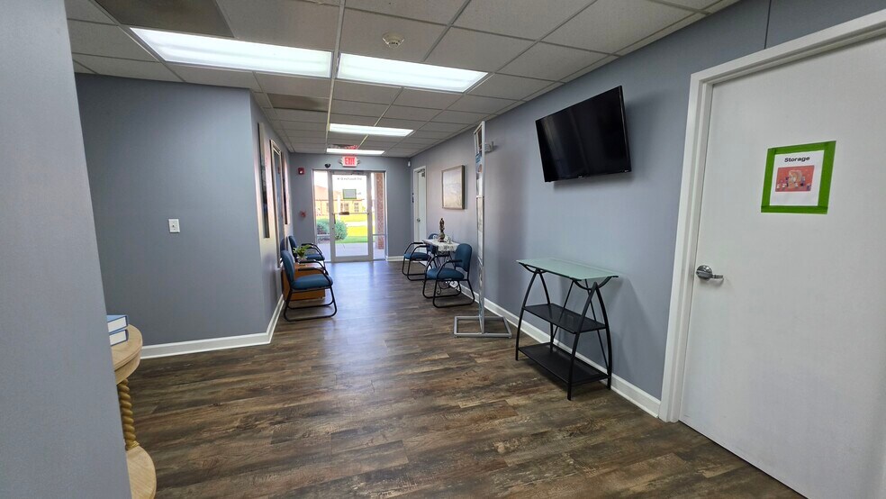 More Photos Of 3117 Alvey Park Dr W, Owensboro Office For Lease