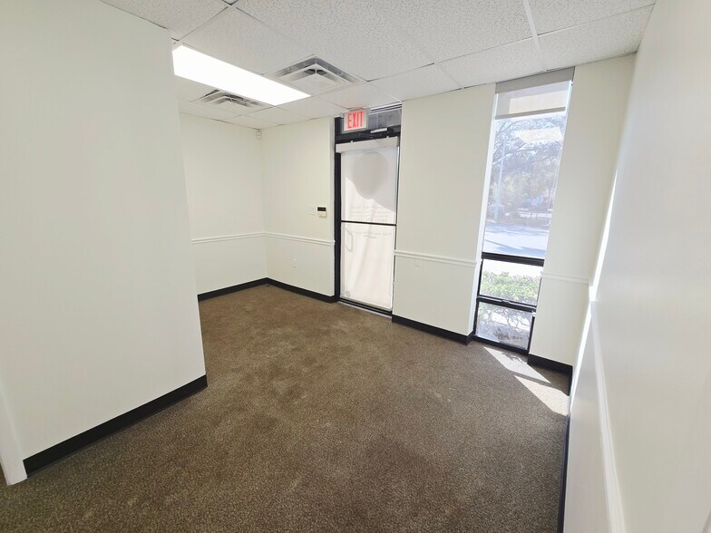 More Photos Of 7201-7205 Aloma Ave, Winter Park Office For Lease