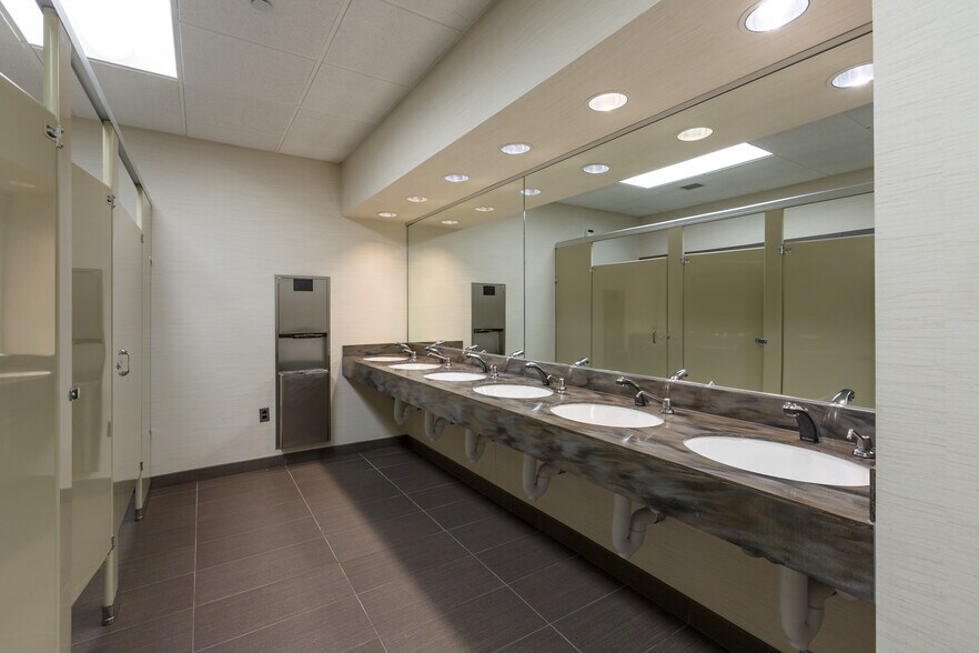 More Photos Of 5 Becker Farm Rd, Roseland Office For Lease