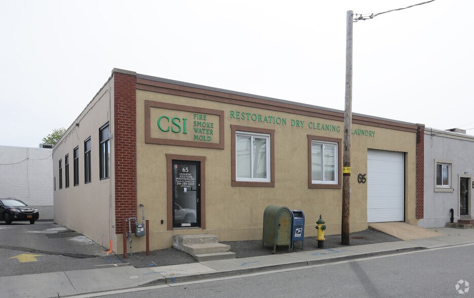 Primary Photo Of 65 Albany Ave, Freeport Warehouse For Lease