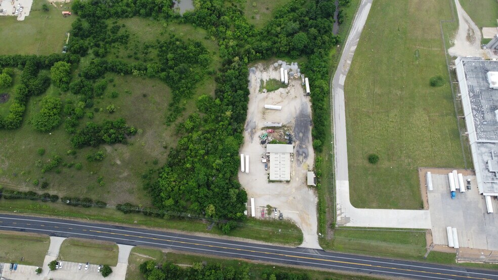 More Photos Of 2300 Texoma Dr, Denison Industrial For Lease