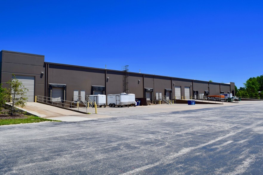More Photos Of 201-215 Stag Industrial Blvd, Lake Saint Louis Warehouse For Lease