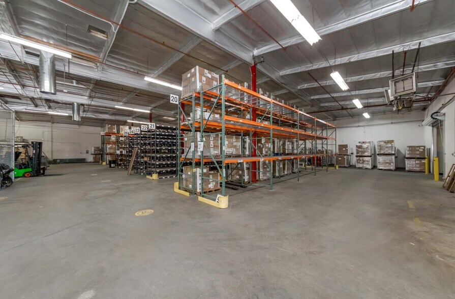 More Photos Of 3019 Vail Ave, Commerce Manufacturing For Sale