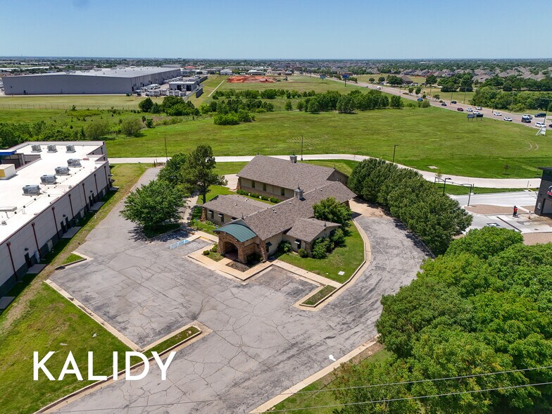 More Photos Of 14909 N Kelly Ave, Edmond Loft Creative Space For Sale