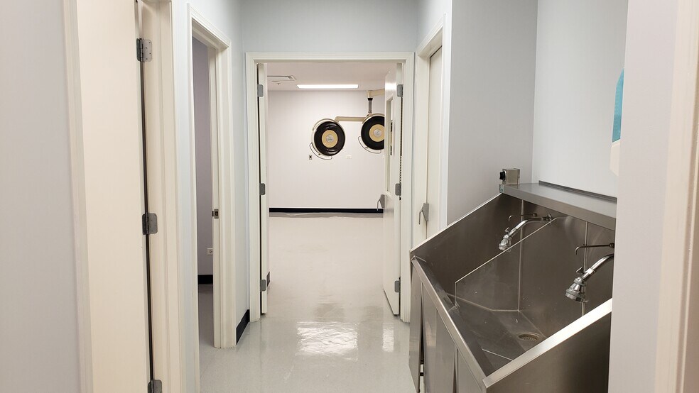 More Photos Of 912 Northwest Hwy, Fox River Grove Medical For Sale