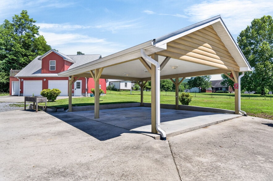 More Photos Of 105 Foothills Rd, Pikeville Multifamily For Sale