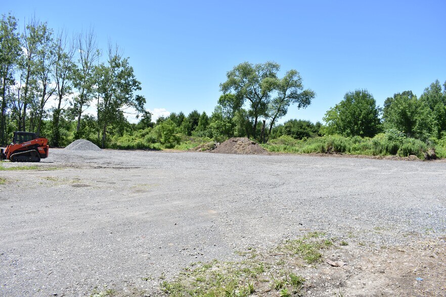 More Photos Of 135 Howard Rd, Fulton Industrial For Sale