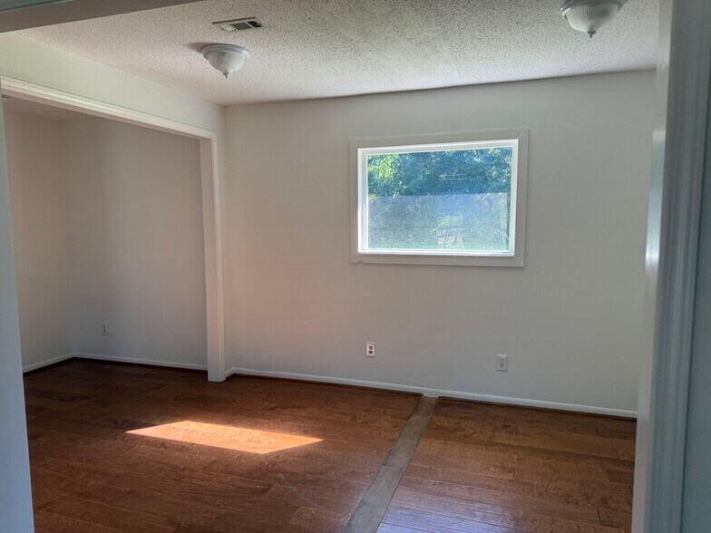 More Photos Of 33418 Lago Vista, Magnolia Office For Lease