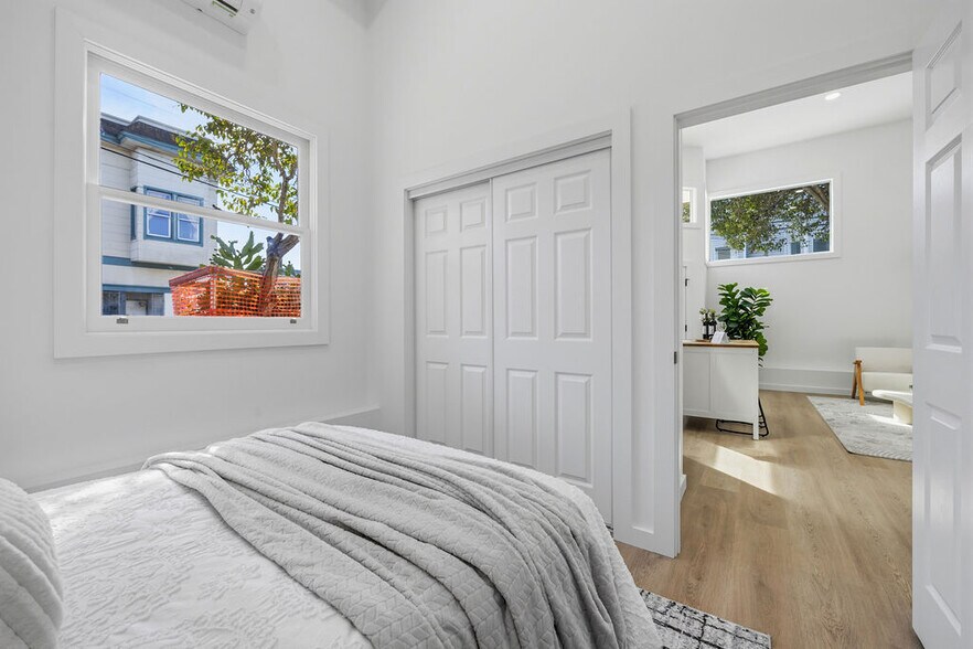 More Photos Of 2730 23rd St, San Francisco Showroom For Sale